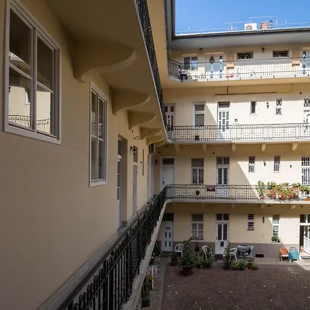 Meszaros Apartment *